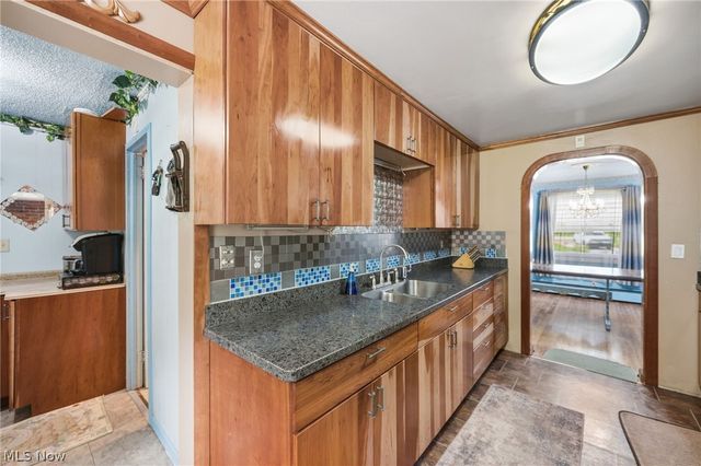 5950 Parkman Road NW, Warren, OH 44481