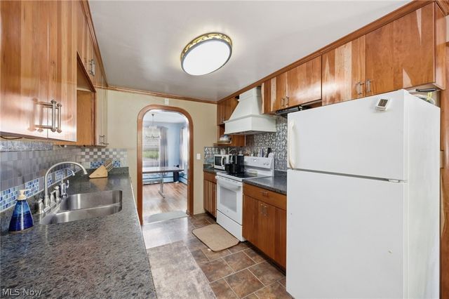 5950 Parkman Road NW, Warren, OH 44481