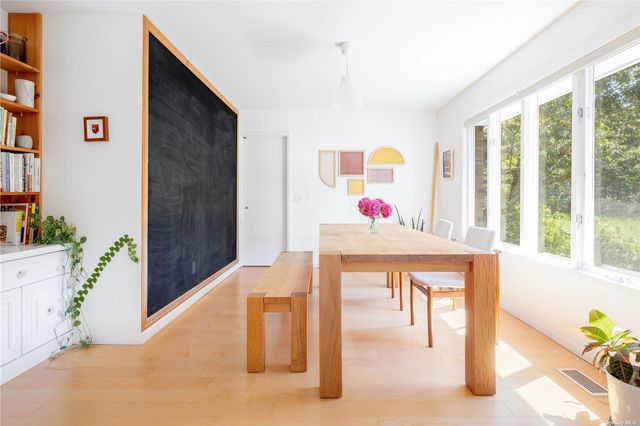 925 Bennetts Pond Lane, Mattituck, NY 11952