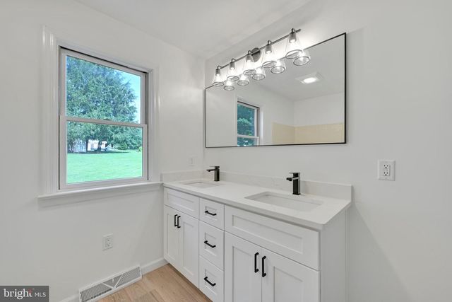 10A FARM LANE, Lititz, PA 17543
