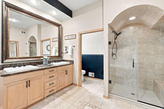 1084 Parkview Lane, Victoria, MN 55386