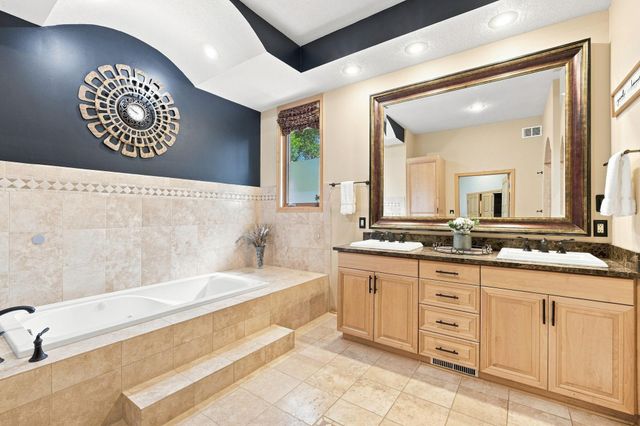 1084 Parkview Lane, Victoria, MN 55386