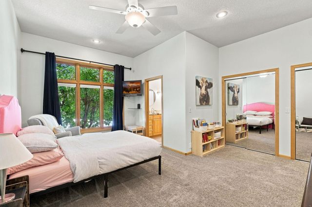 1084 Parkview Lane, Victoria, MN 55386
