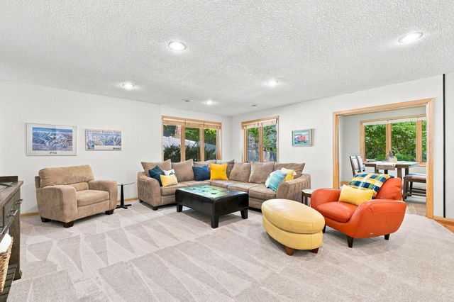 1084 Parkview Lane, Victoria, MN 55386
