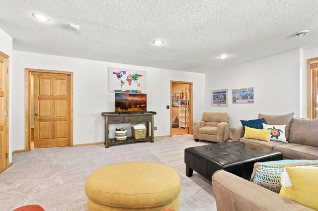 1084 Parkview Lane, Victoria, MN 55386