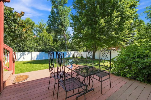 1084 Parkview Lane, Victoria, MN 55386