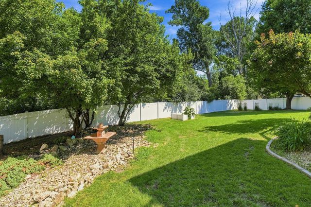 1084 Parkview Lane, Victoria, MN 55386