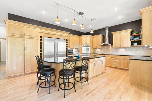 1084 Parkview Lane, Victoria, MN 55386