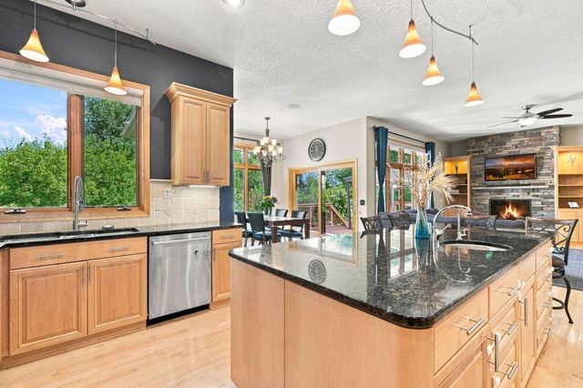 1084 Parkview Lane, Victoria, MN 55386