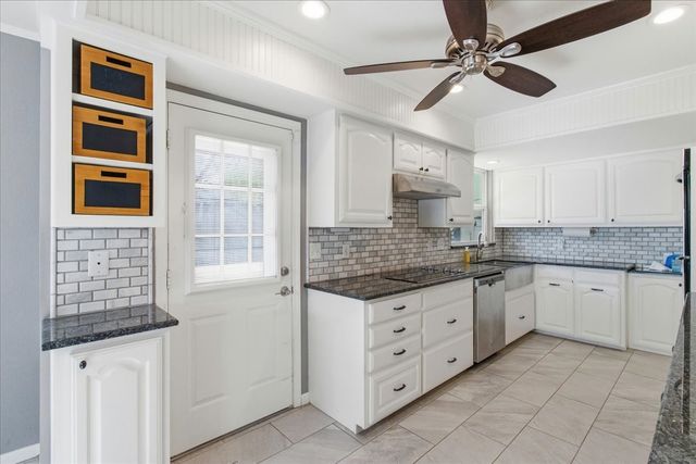 1140 Gloucester Court S, Irving, TX 75062