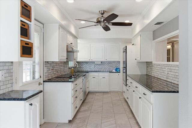 1140 Gloucester Court S, Irving, TX 75062