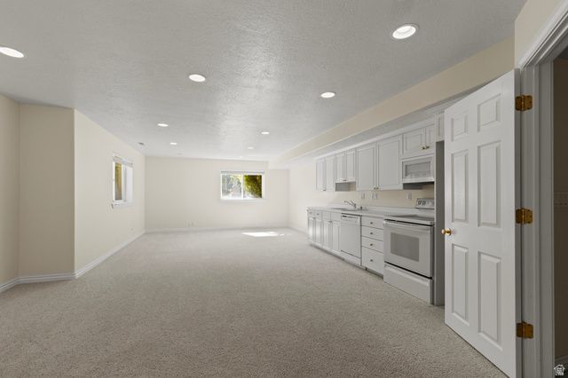 275 S EAGLE WAY, North Salt Lake, UT 84054