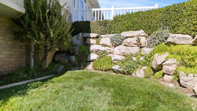 275 S EAGLE WAY, North Salt Lake, UT 84054