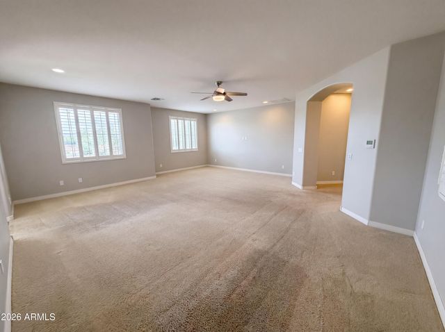 6033 S MACK Avenue, Gilbert, AZ 85298