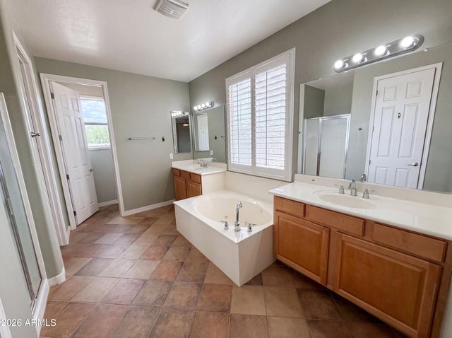 6033 S MACK Avenue, Gilbert, AZ 85298