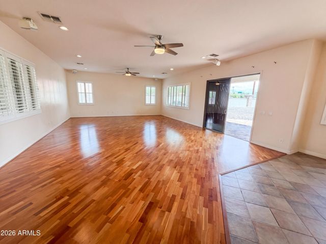 6033 S MACK Avenue, Gilbert, AZ 85298