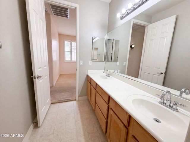 6033 S MACK Avenue, Gilbert, AZ 85298