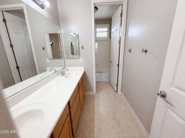 6033 S MACK Avenue, Gilbert, AZ 85298