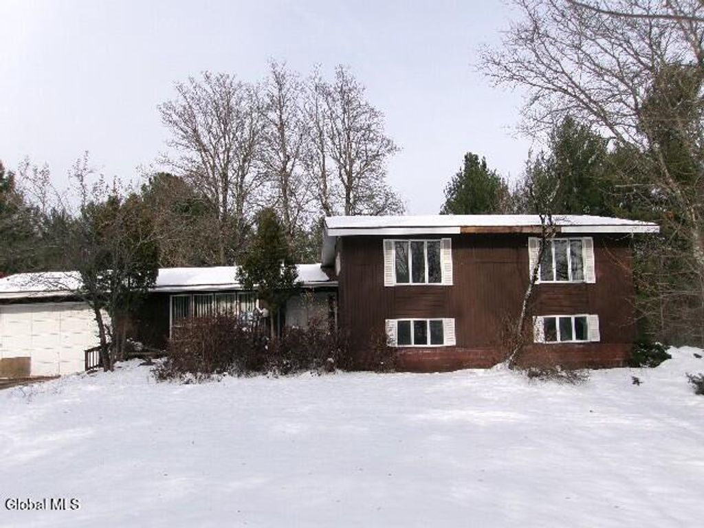 1958 Putnam Road, Rotterdam, NY 12306