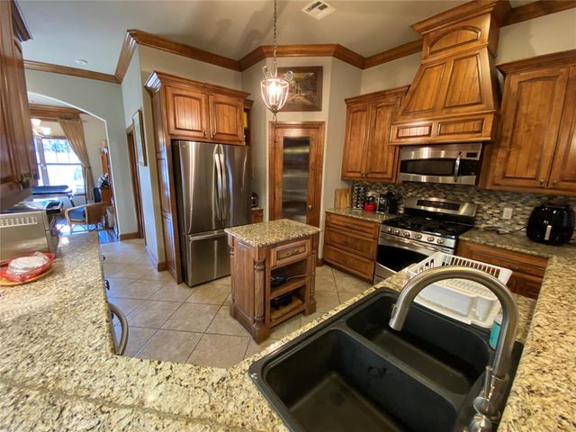 305 Treyton Place, Noble, OK 73068