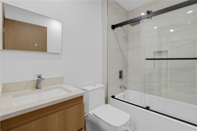 5222 Strohm Avenue, North Hollywood, CA 91601
