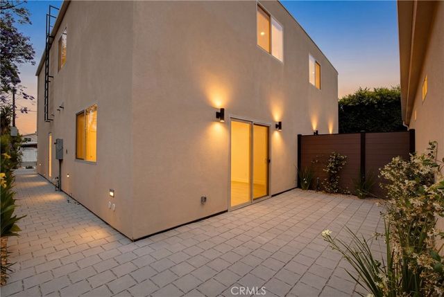 5222 Strohm Avenue, North Hollywood, CA 91601