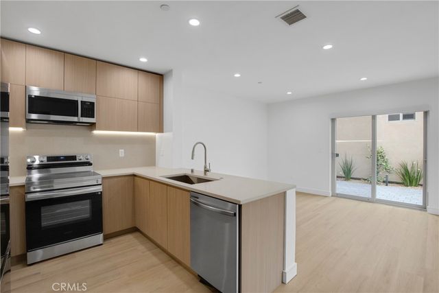 5222 Strohm Avenue, North Hollywood, CA 91601
