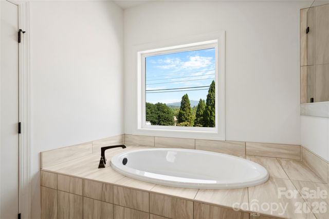 11 Sky Drive S 2, Asheville, NC 28804