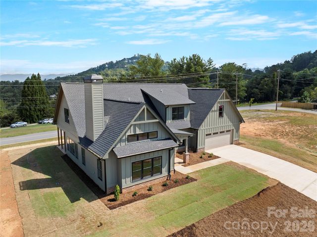 11 Sky Drive S 2, Asheville, NC 28804