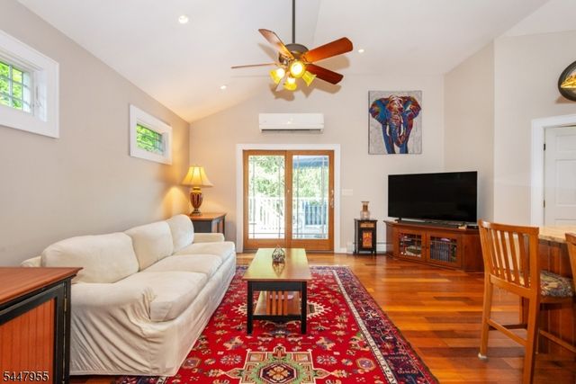42 Otsego Rd, Verona Twp., NJ 07044