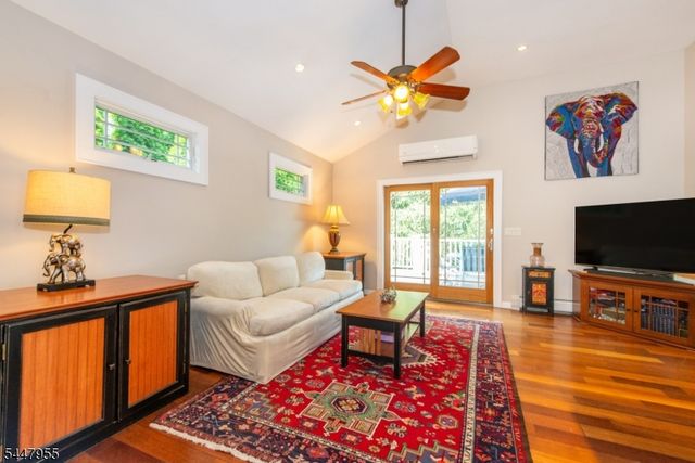 42 Otsego Rd, Verona Twp., NJ 07044