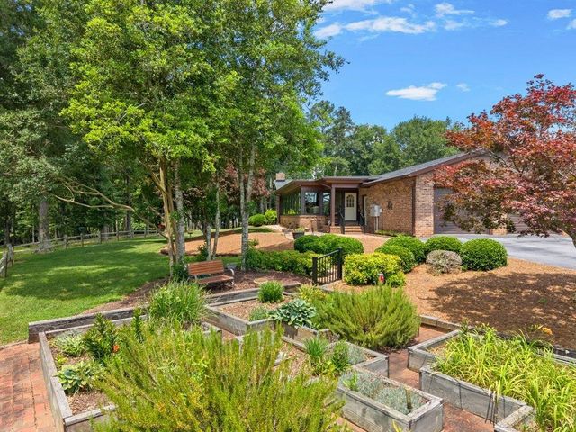 110 Racetrack Road, Woodruff, SC 29388