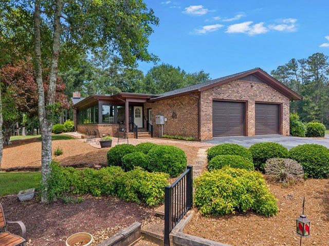 110 Racetrack Road, Woodruff, SC 29388