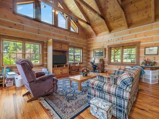 110 Racetrack Road, Woodruff, SC 29388