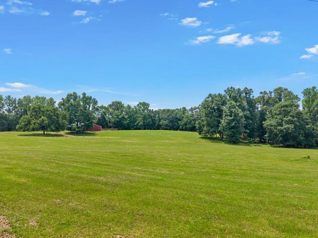 110 Racetrack Road, Woodruff, SC 29388