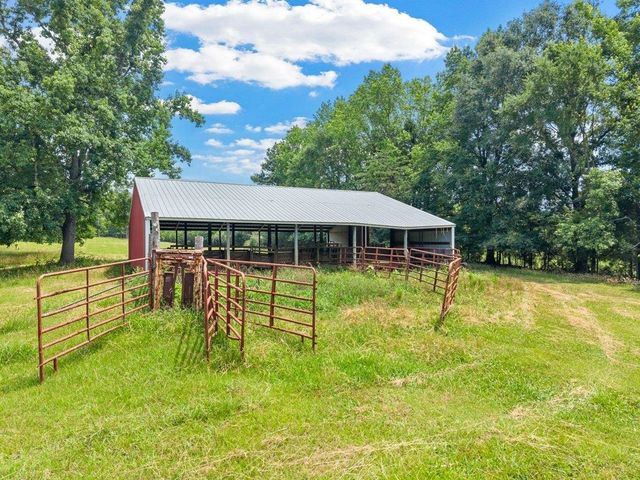 110 Racetrack Road, Woodruff, SC 29388