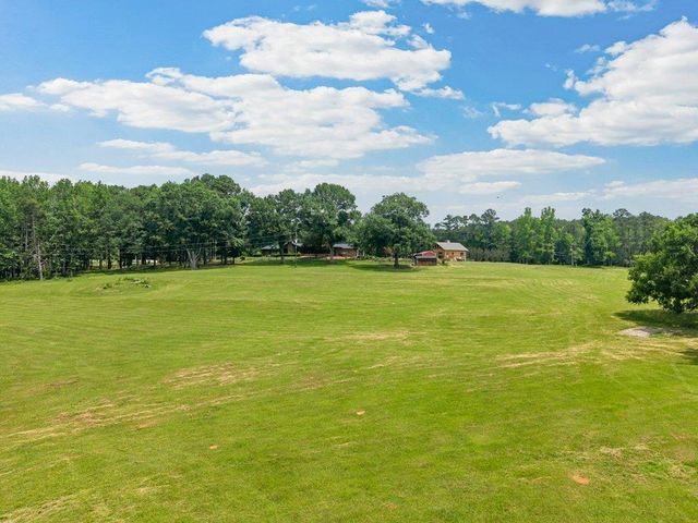 110 Racetrack Road, Woodruff, SC 29388
