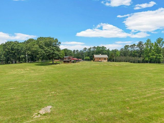 110 Racetrack Road, Woodruff, SC 29388