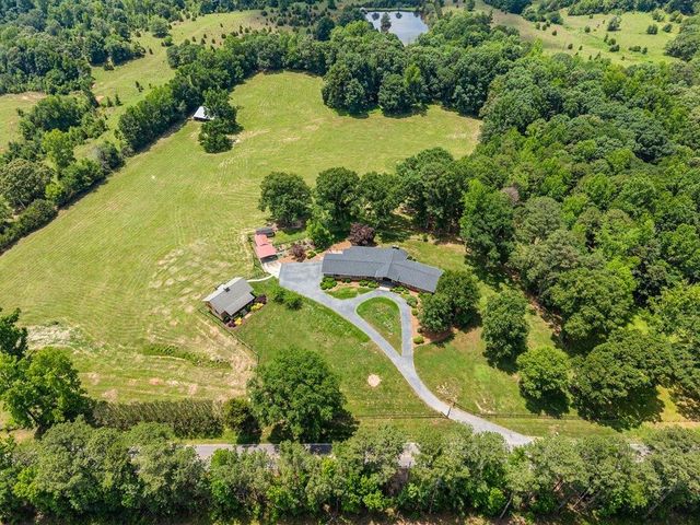 110 Racetrack Road, Woodruff, SC 29388
