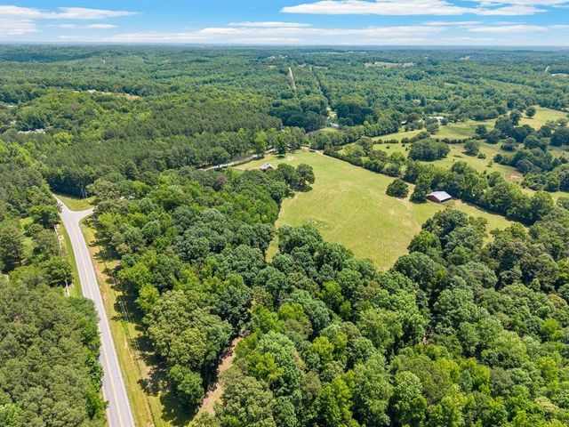110 Racetrack Road, Woodruff, SC 29388