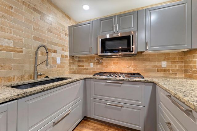 720 Dyer ST, Rockdale, TX 76567