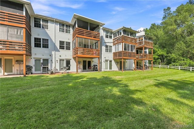 160 Olde Stone Lane, Lancaster, NY 14086