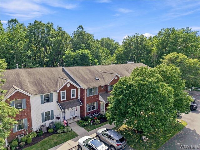 160 Olde Stone Lane, Lancaster, NY 14086