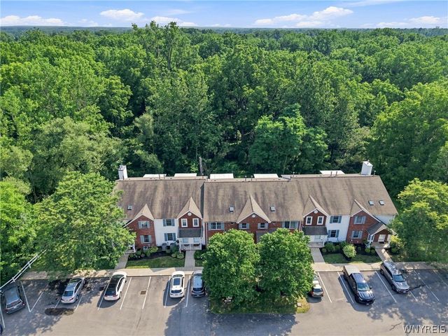 160 Olde Stone Lane, Lancaster, NY 14086