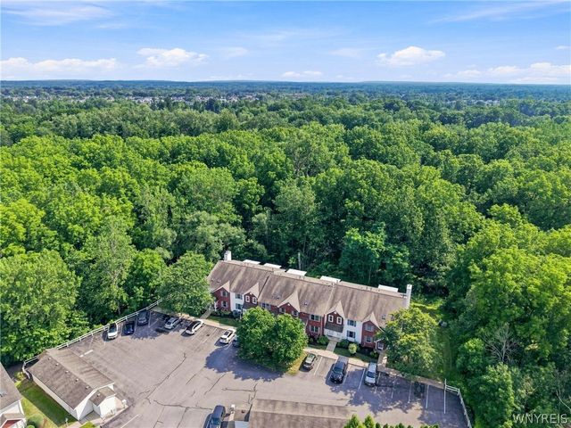 160 Olde Stone Lane, Lancaster, NY 14086