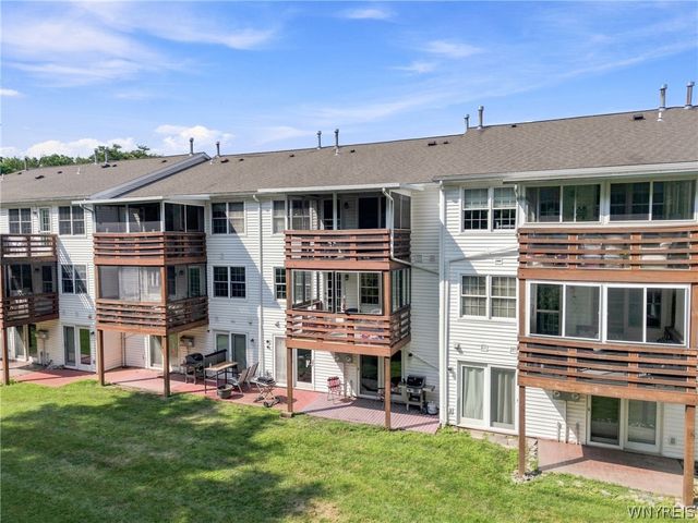 160 Olde Stone Lane, Lancaster, NY 14086