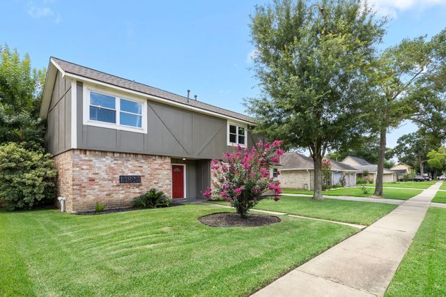 13823 Ivymount Drive, Sugar Land, TX 77498