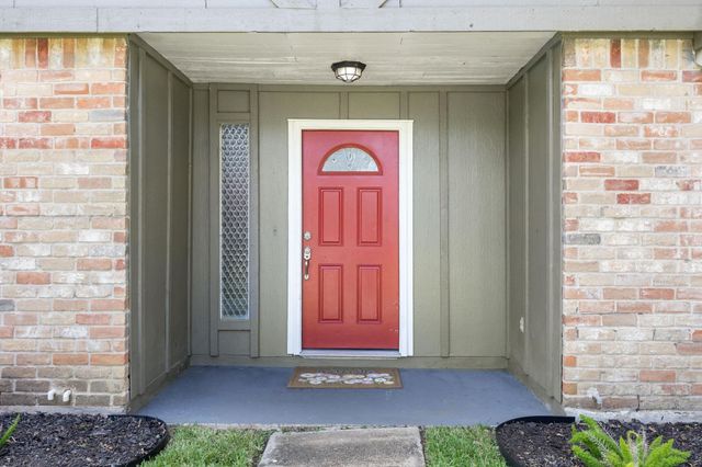 13823 Ivymount Drive, Sugar Land, TX 77498