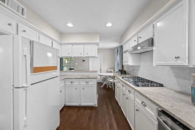 13823 Ivymount Drive, Sugar Land, TX 77498