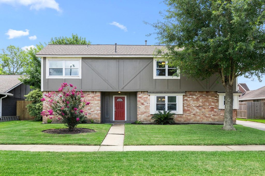 13823 Ivymount Drive, Sugar Land, TX 77498